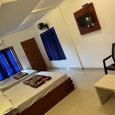 Dakshinakasi Guest House Thirunelly Eksteriør billede