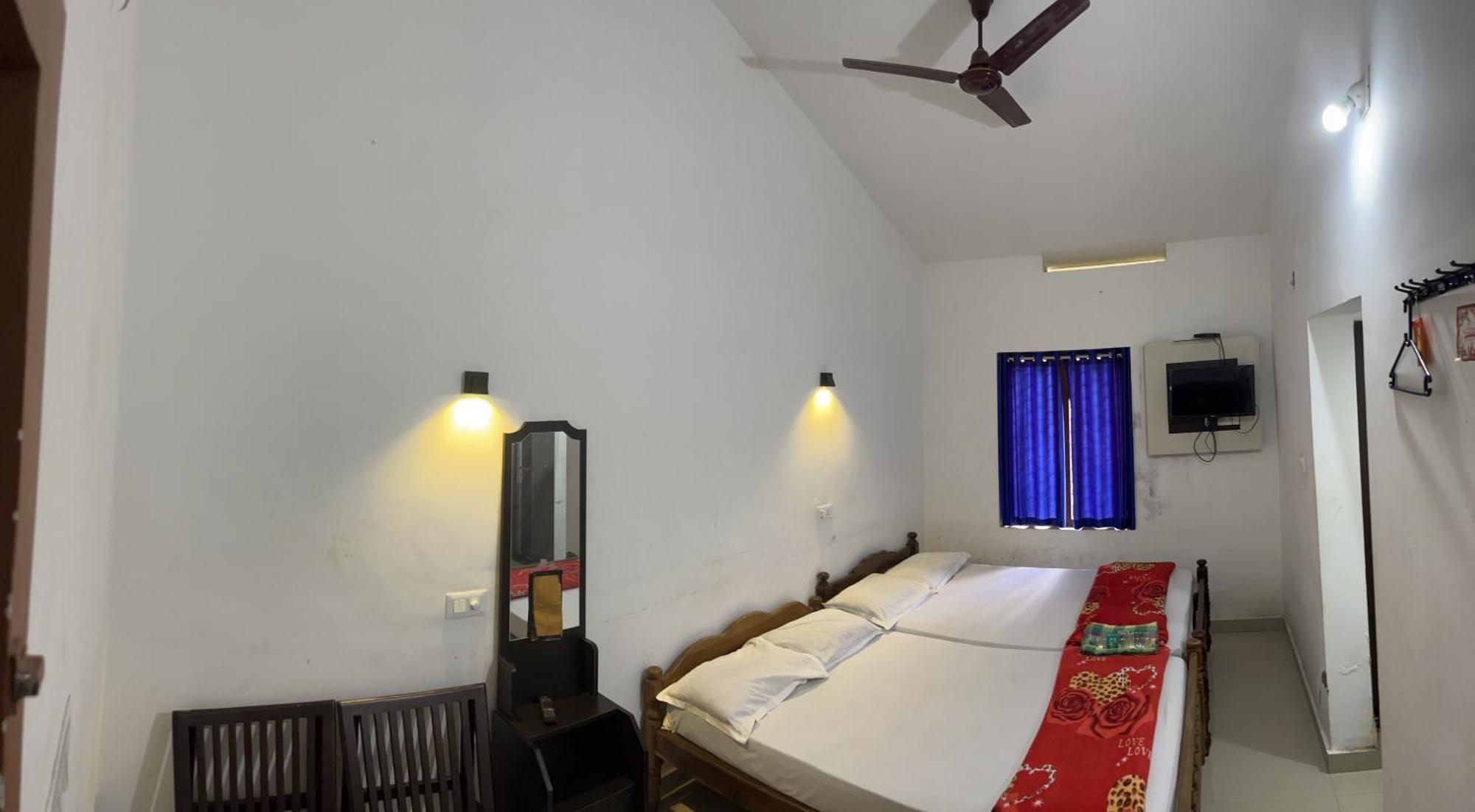 Dakshinakasi Guest House Thirunelly Eksteriør billede